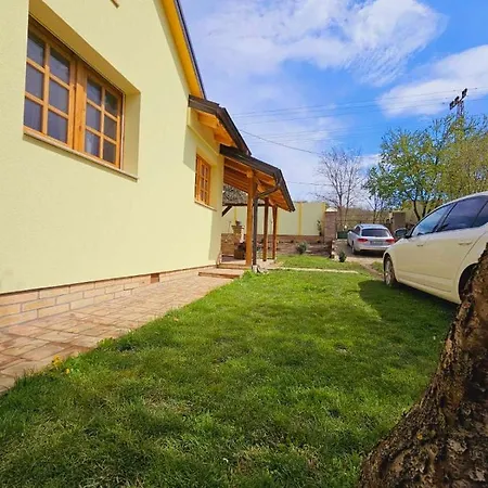 Case de vacanță Fruska House Besenovacki Prnjavor