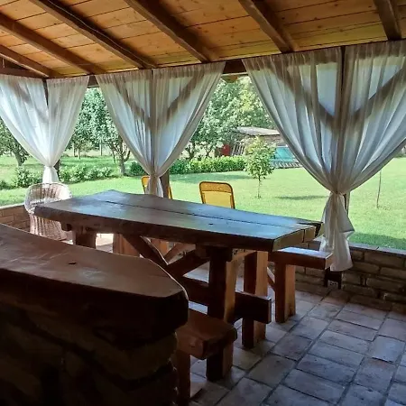 Fruska House بيت للعطل